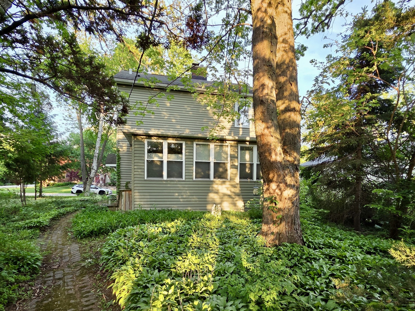 552 Highland Avenue, West Chicago, IL 60185