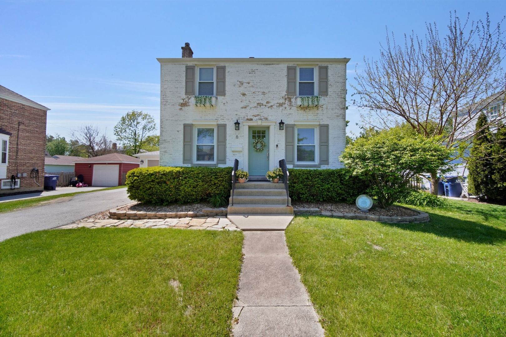 6 Iroquois Drive, Clarendon Hills, IL 60514