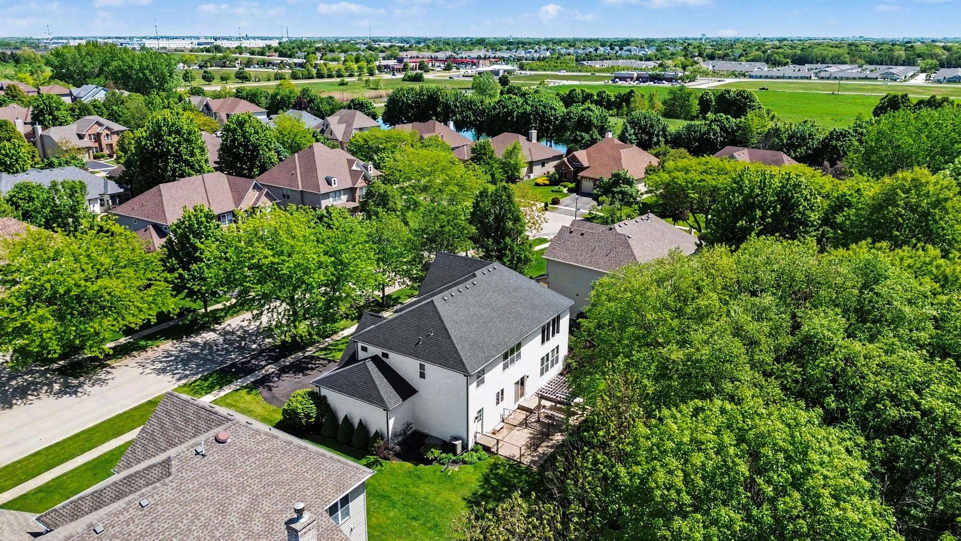 517 Meadowwood Lane, Oswego, IL 60543