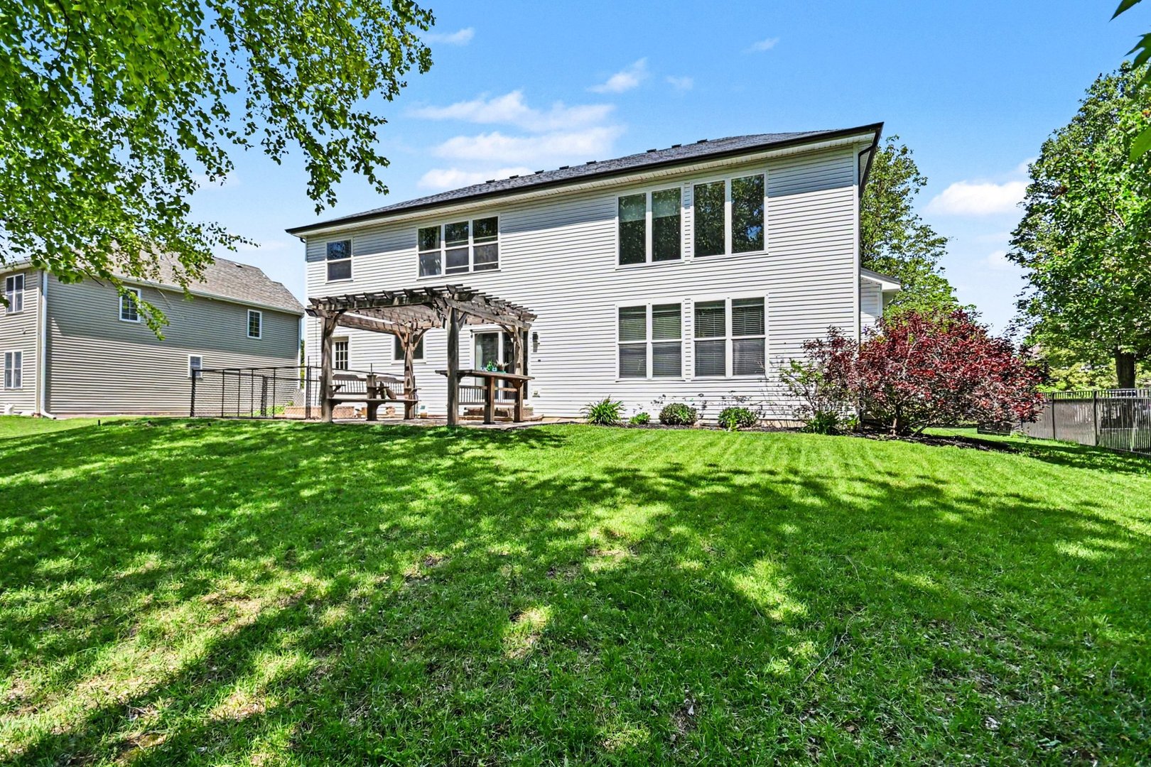 517 Meadowwood Lane, Oswego, IL 60543
