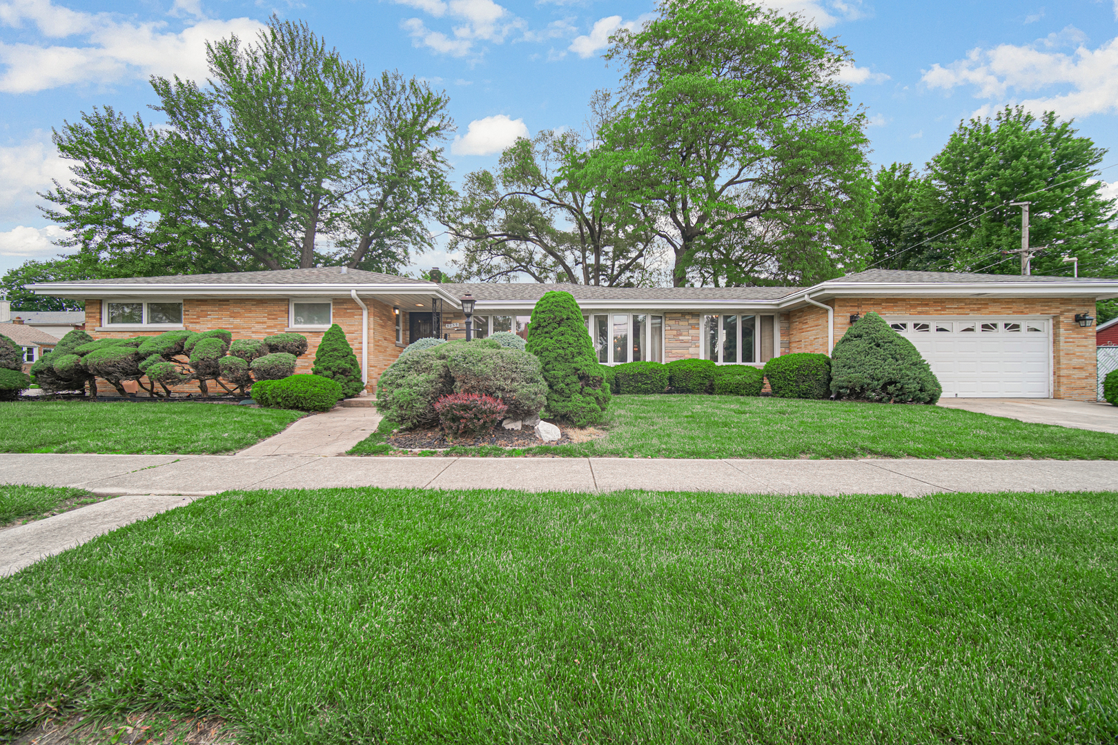 9259 S Springfield Avenue, Evergreen Park, IL 60805