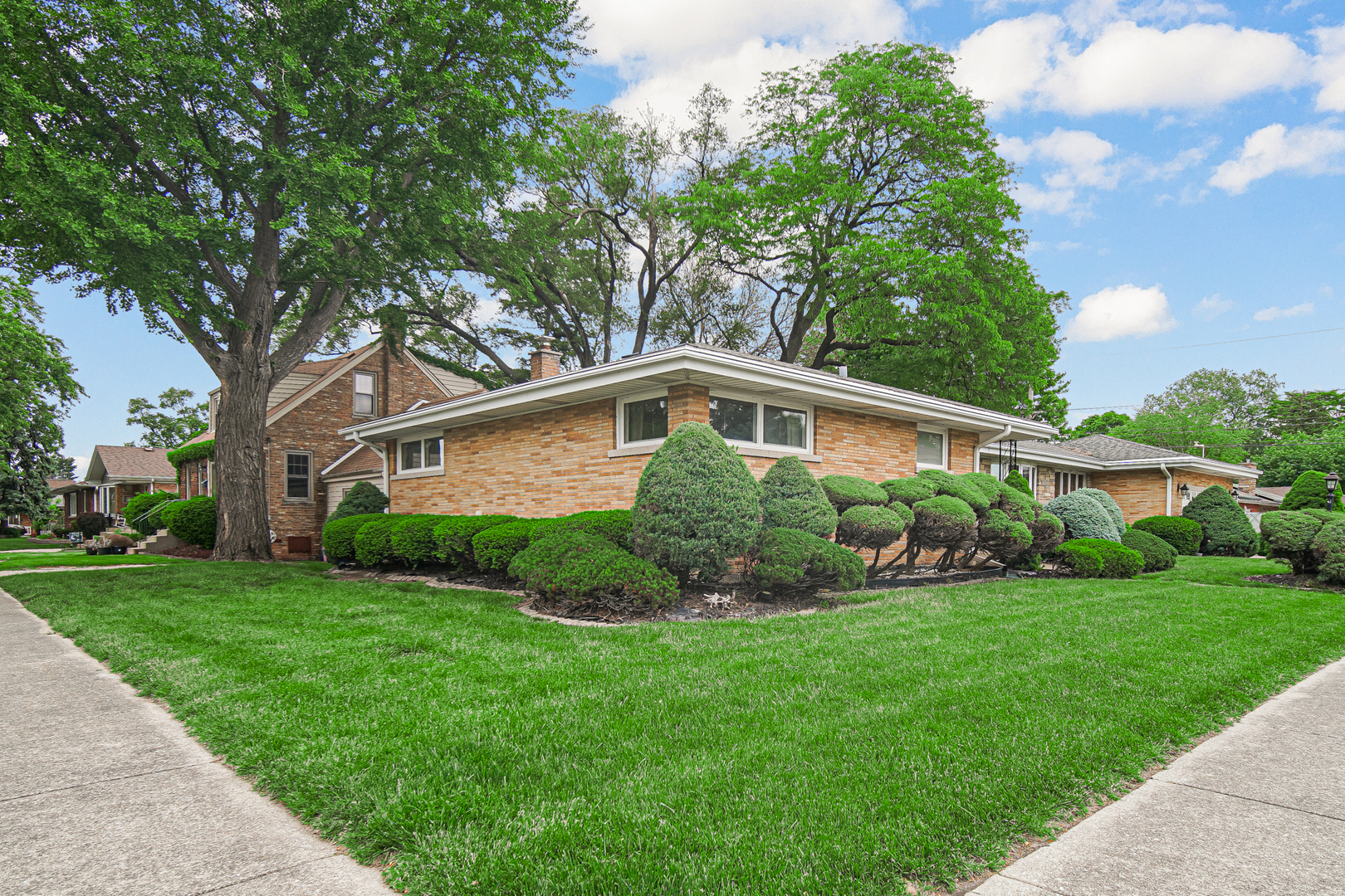 9259 S Springfield Avenue, Evergreen Park, IL 60805