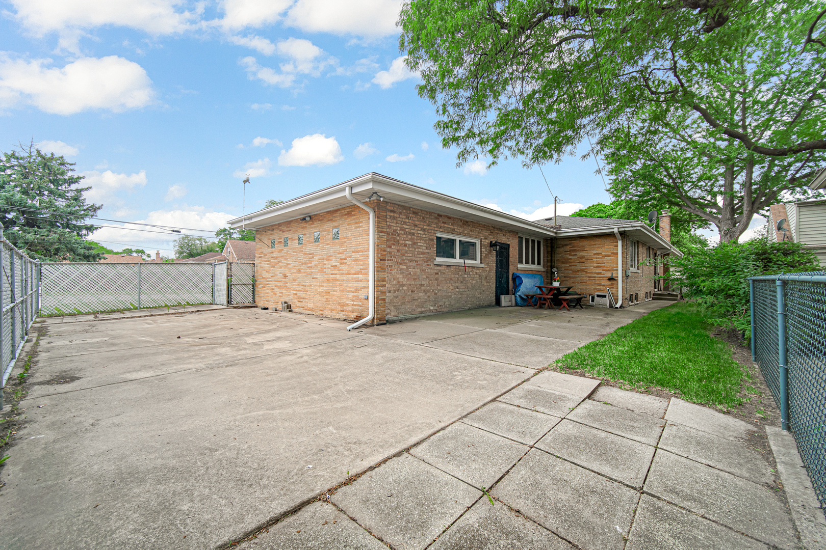 9259 S Springfield Avenue, Evergreen Park, IL 60805