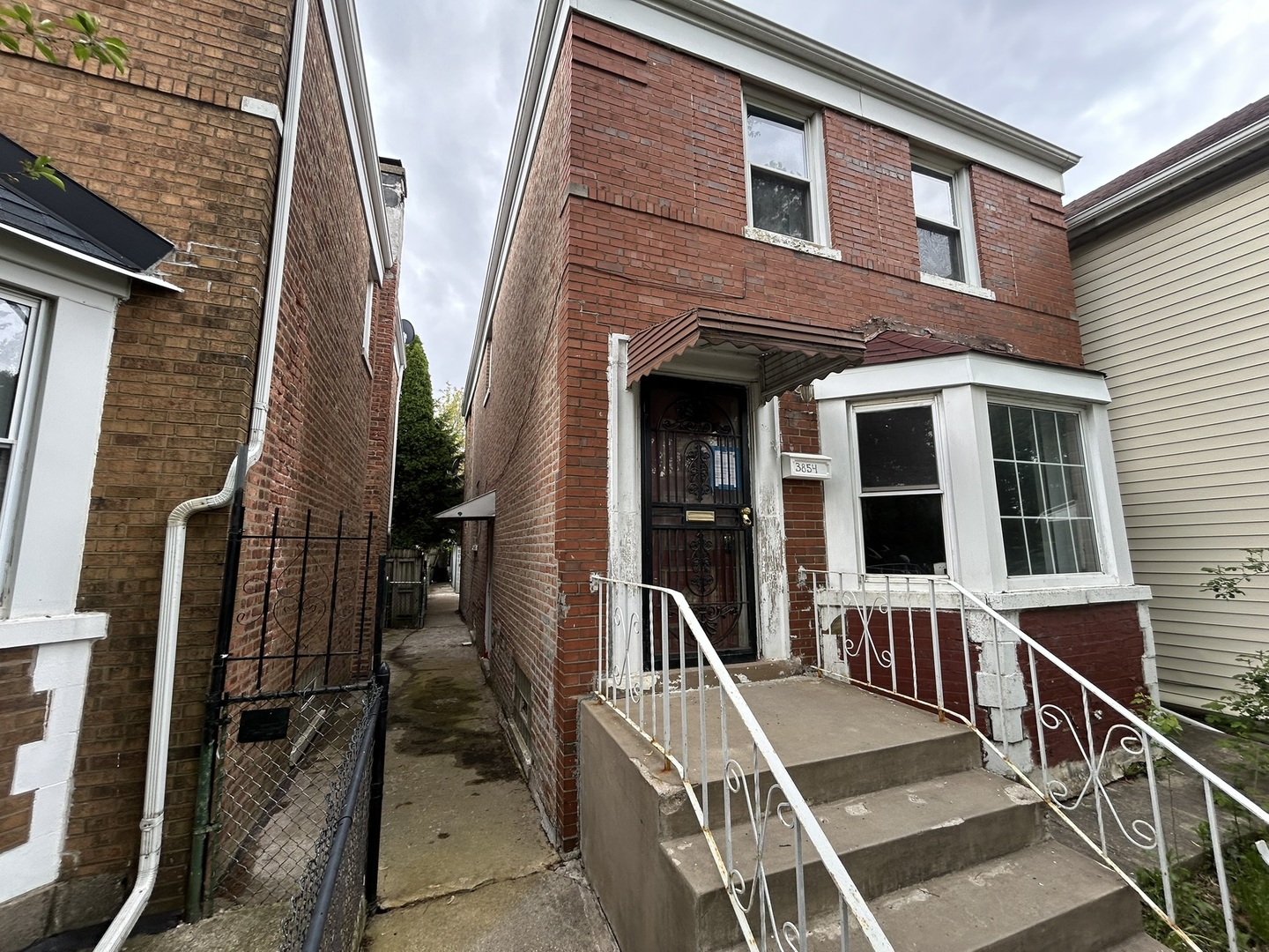 3854 S Albany Avenue, Chicago, IL 60632