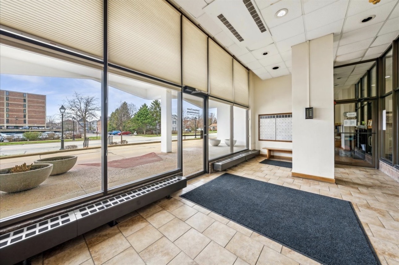 33 N Main Street #10J, Lombard, IL 60148
