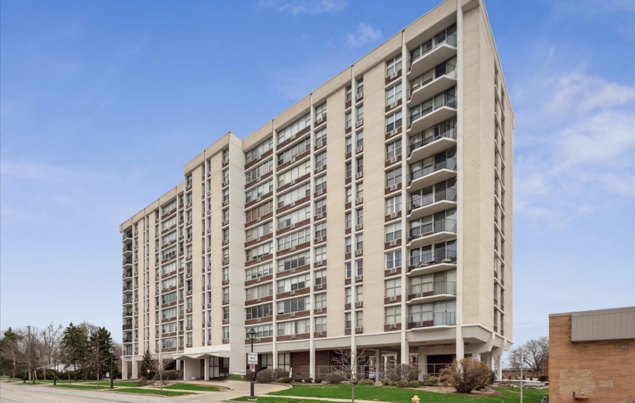 33 N Main Street #10J, Lombard, IL 60148