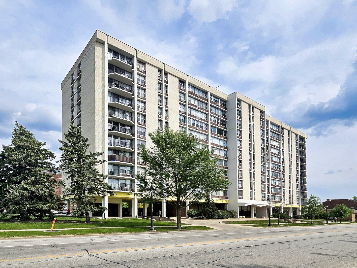 33 N Main Street #10J, Lombard, IL 60148