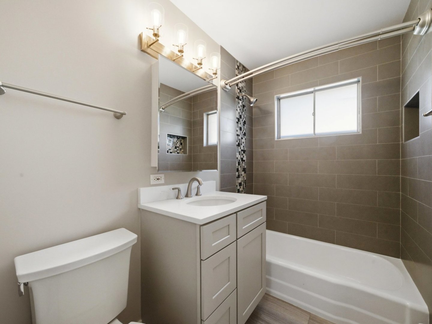 4900 W Hawthorne Avenue, Hillside, IL 60162
