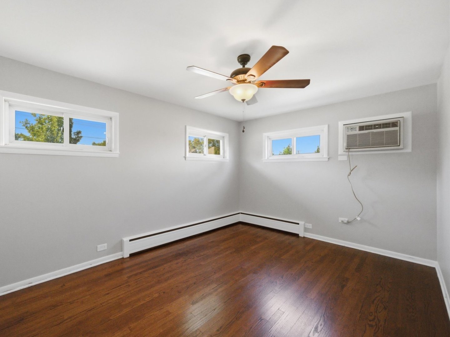 4900 W Hawthorne Avenue, Hillside, IL 60162