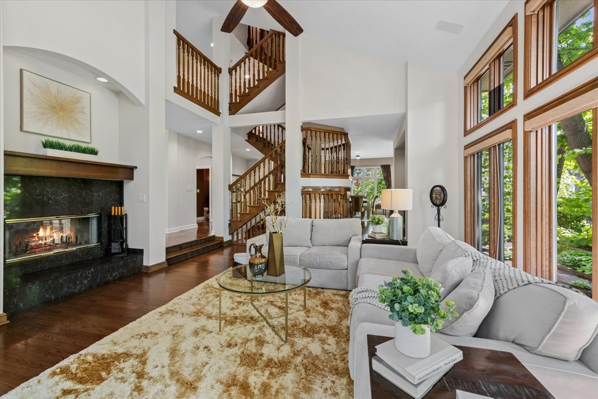 203 Crooked Tree Court, Naperville, IL 60565