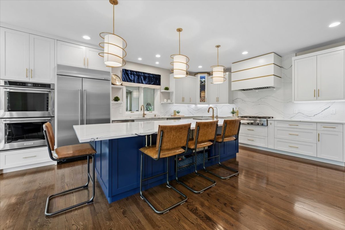 203 Crooked Tree Court, Naperville, IL 60565