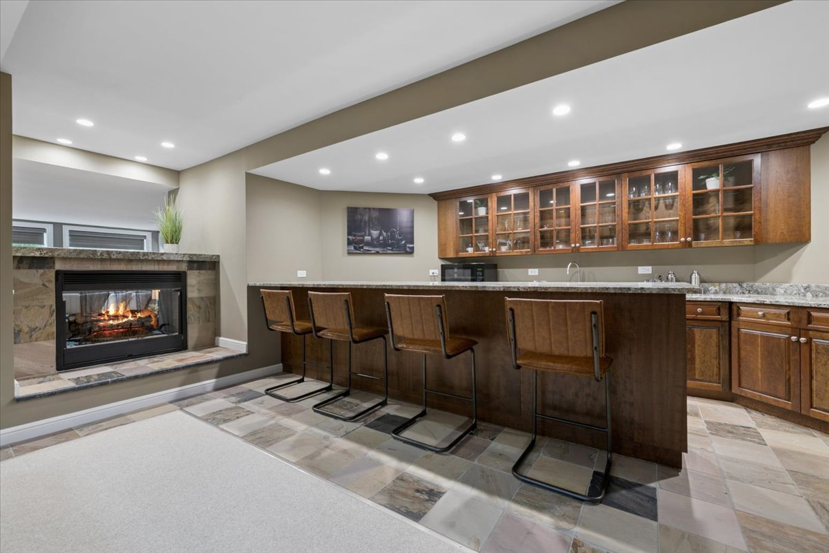 203 Crooked Tree Court, Naperville, IL 60565
