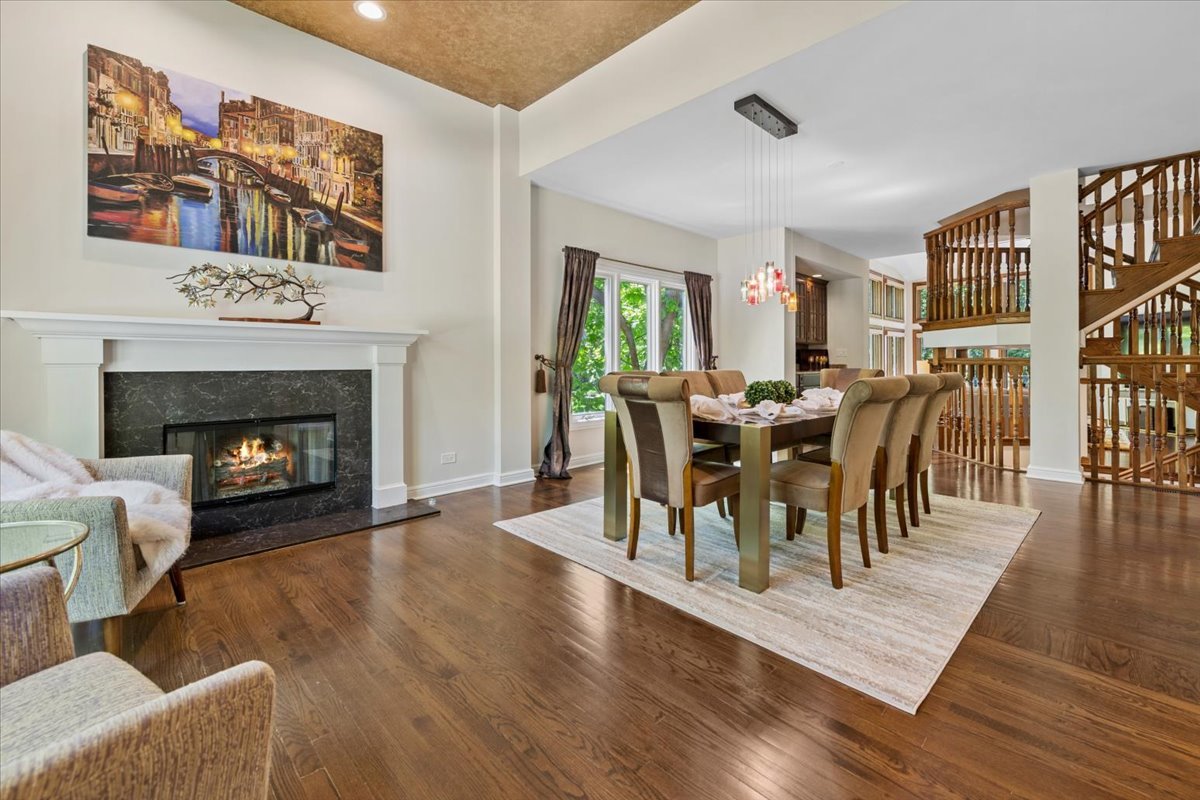203 Crooked Tree Court, Naperville, IL 60565