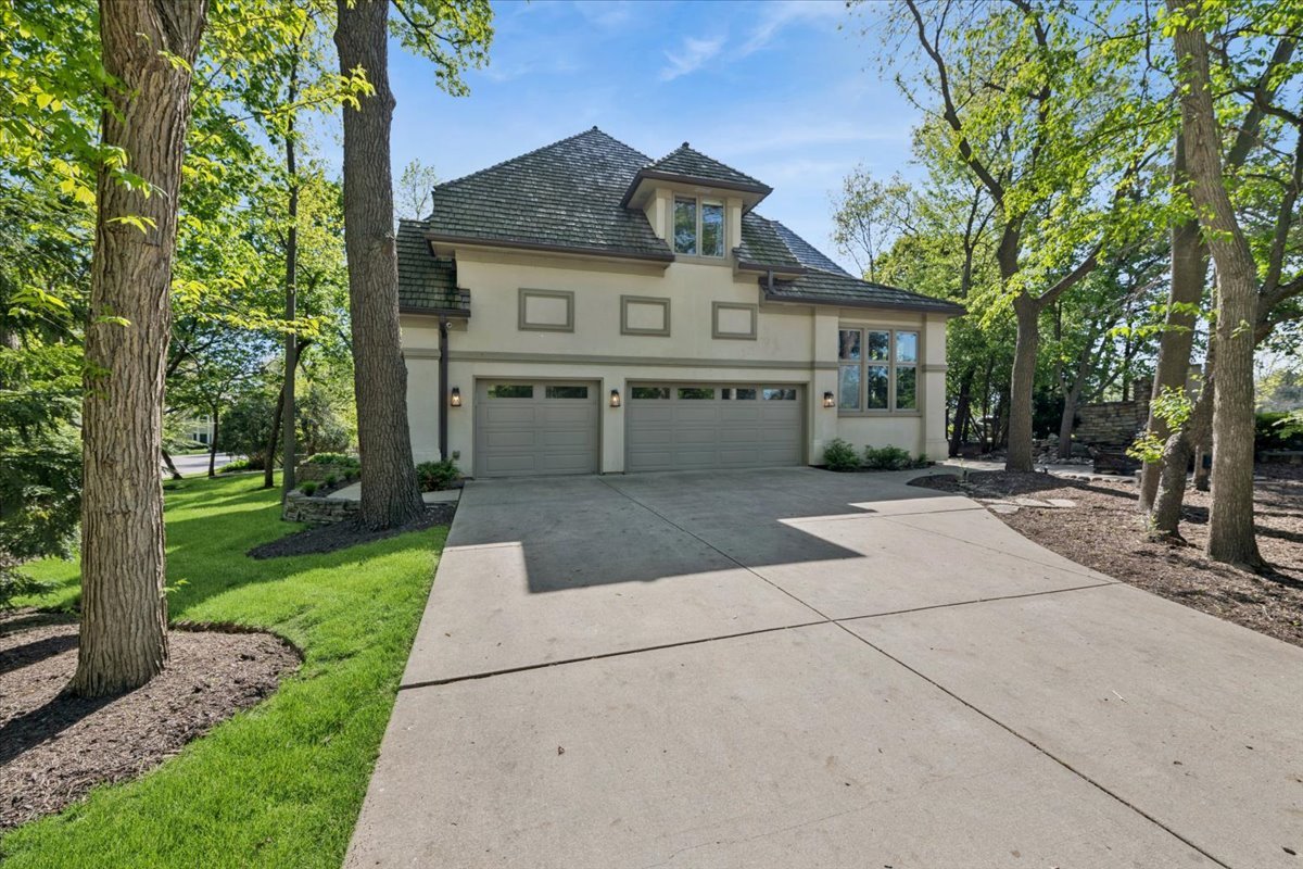 203 Crooked Tree Court, Naperville, IL 60565