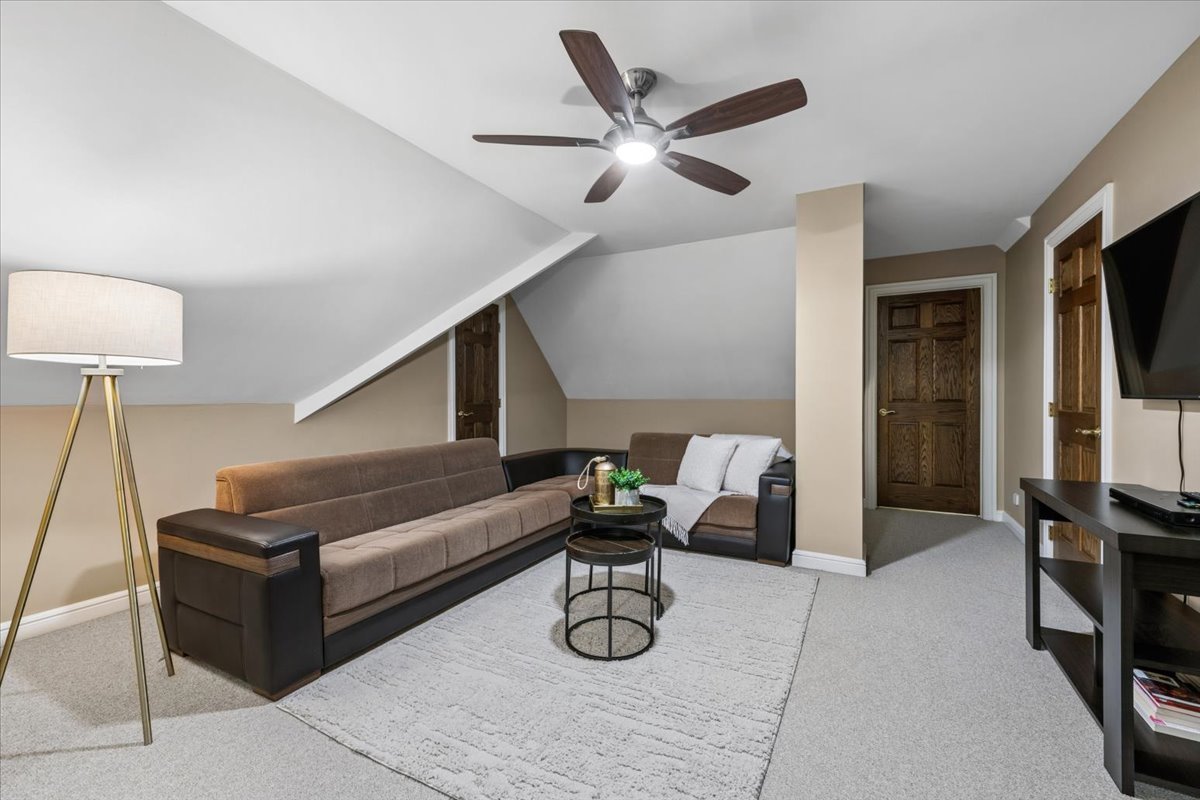 203 Crooked Tree Court, Naperville, IL 60565