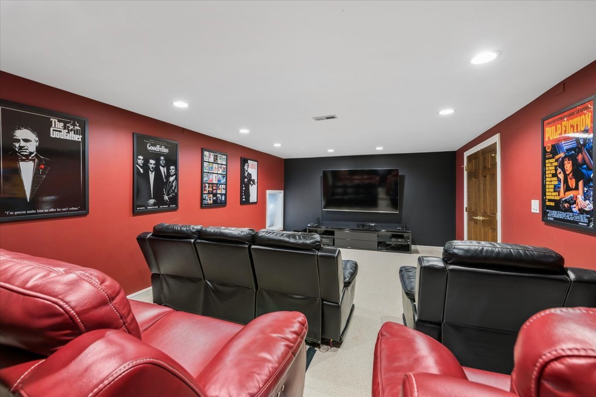 203 Crooked Tree Court, Naperville, IL 60565