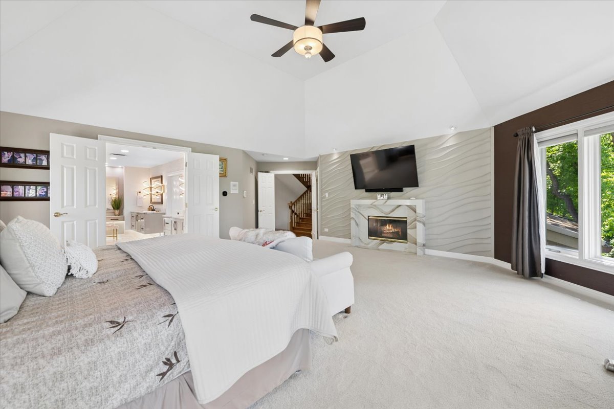 203 Crooked Tree Court, Naperville, IL 60565
