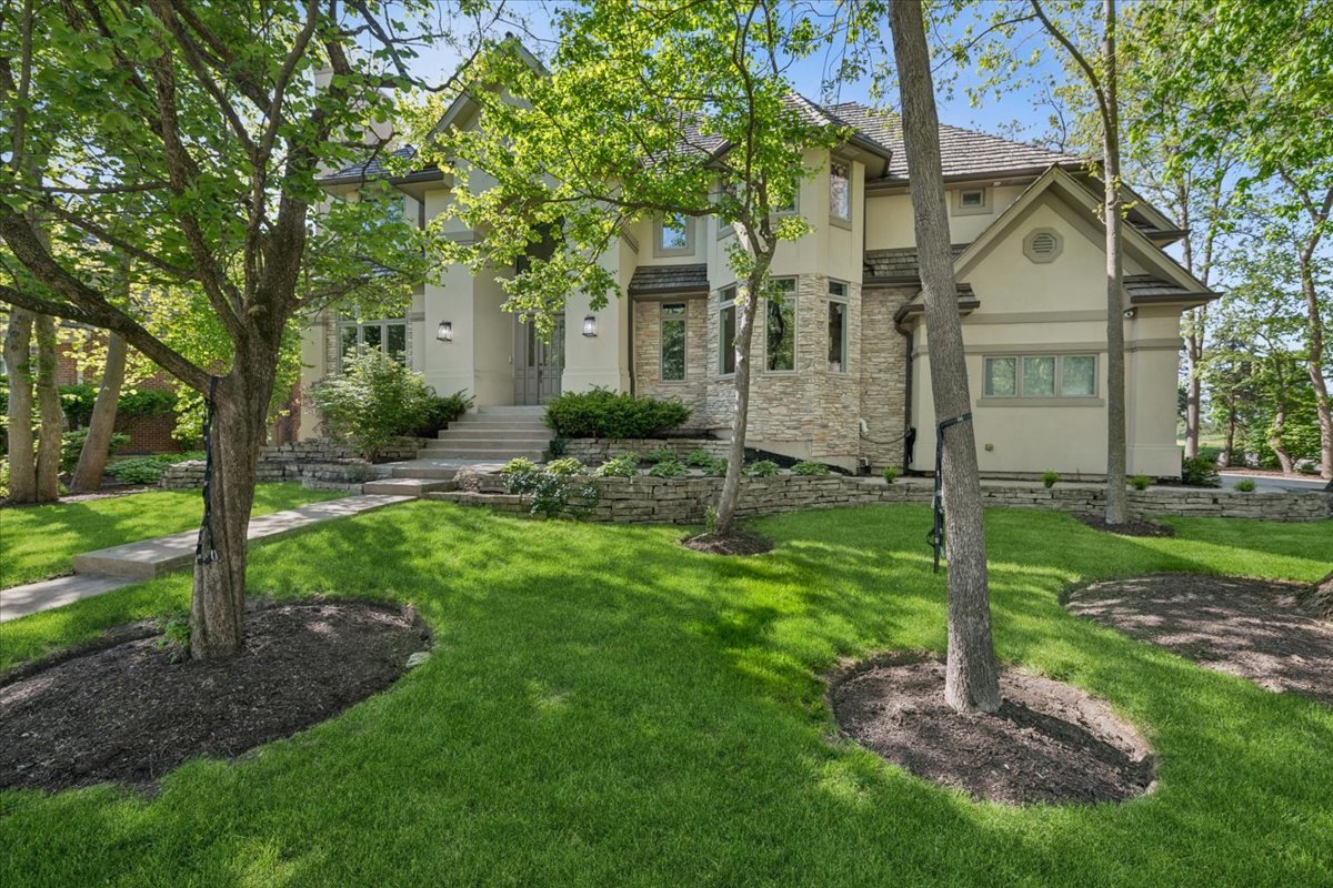 203 Crooked Tree Court, Naperville, IL 60565