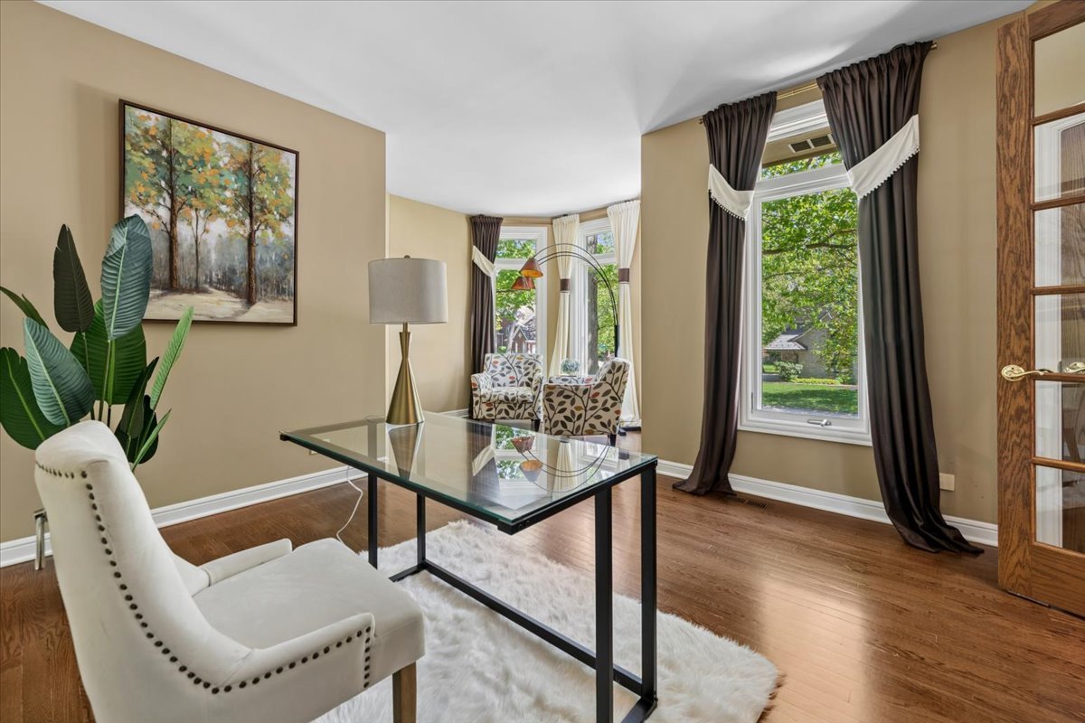 203 Crooked Tree Court, Naperville, IL 60565