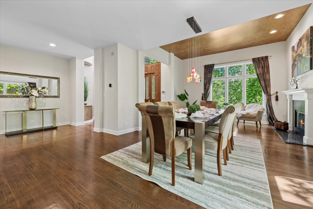 203 Crooked Tree Court, Naperville, IL 60565