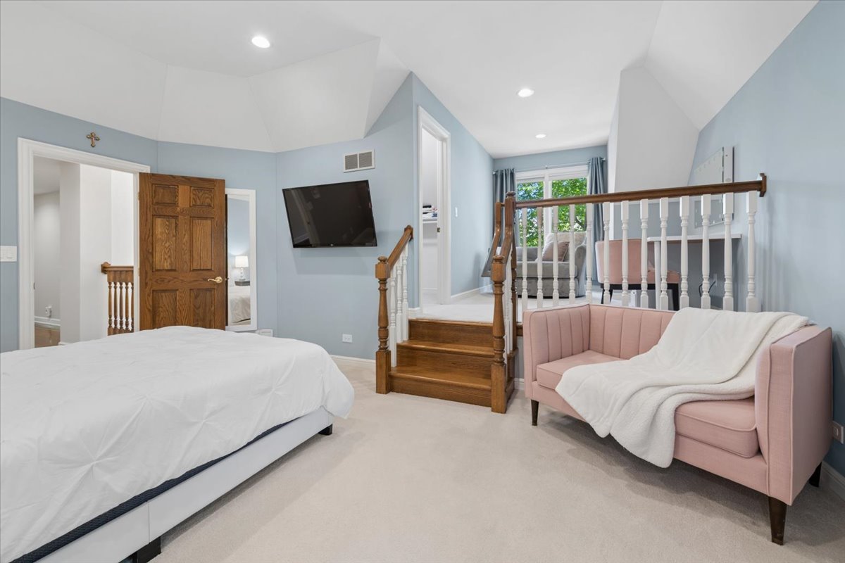 203 Crooked Tree Court, Naperville, IL 60565