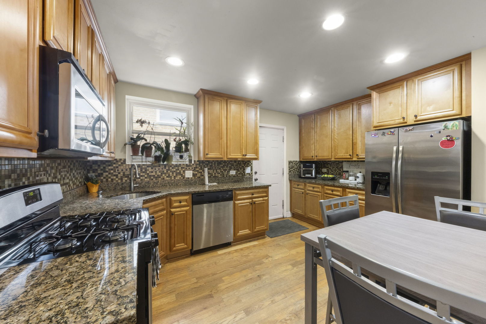 1926 S 16th Avenue, Broadview, IL 60155