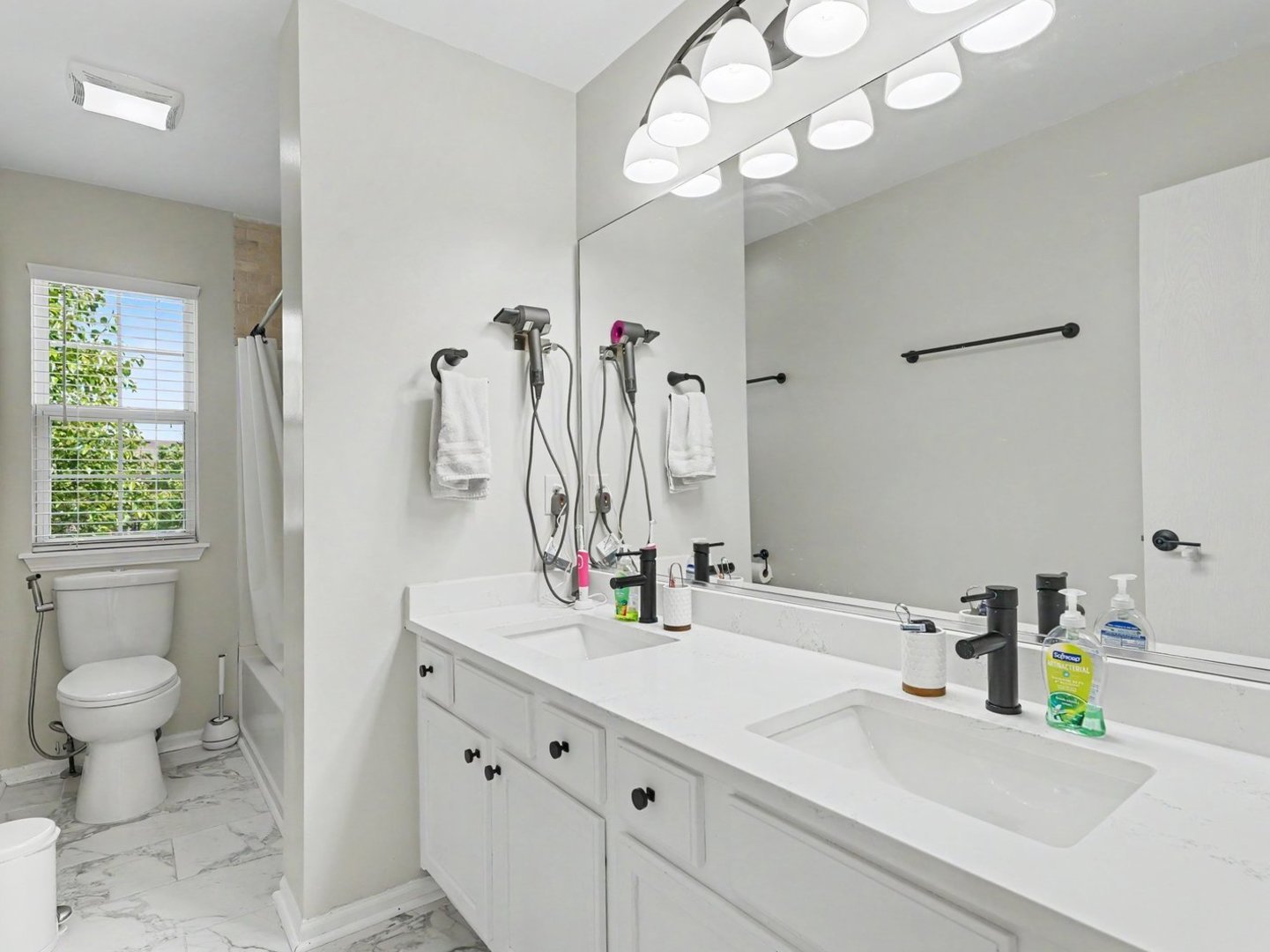 2069 Wedgewood Circle, Romeoville, IL 60446