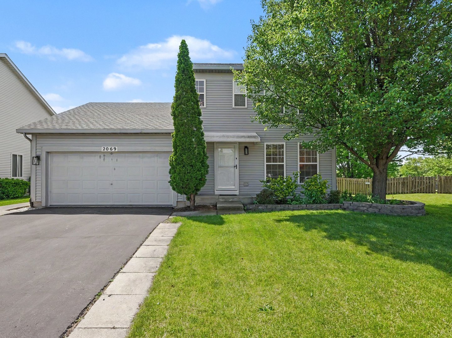 2069 Wedgewood Circle, Romeoville, IL 60446