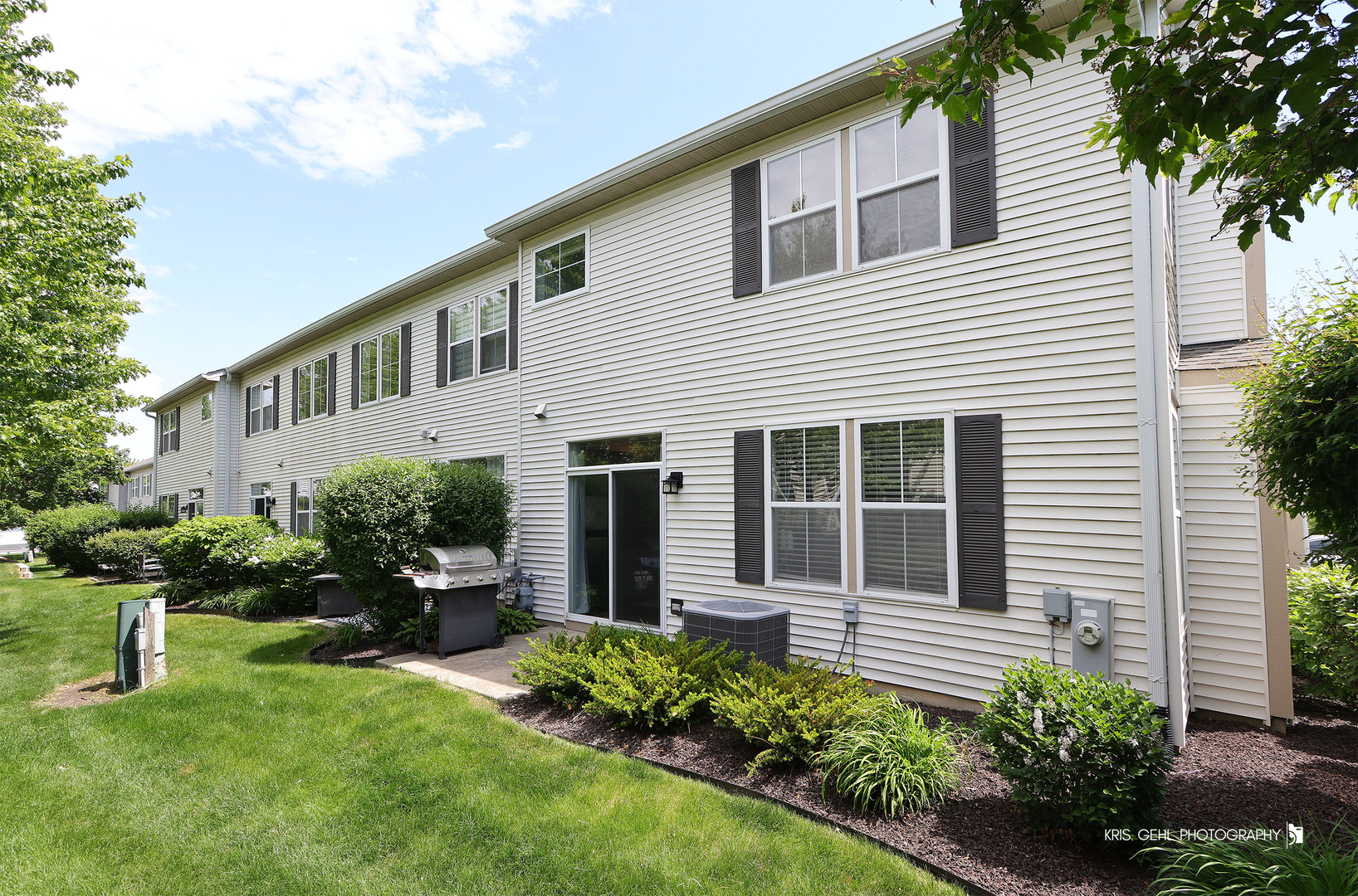 2888 Falling Waters Drive, Lindenhurst, IL 60046
