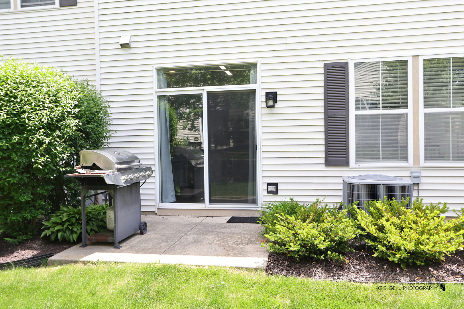 2888 Falling Waters Drive, Lindenhurst, IL 60046