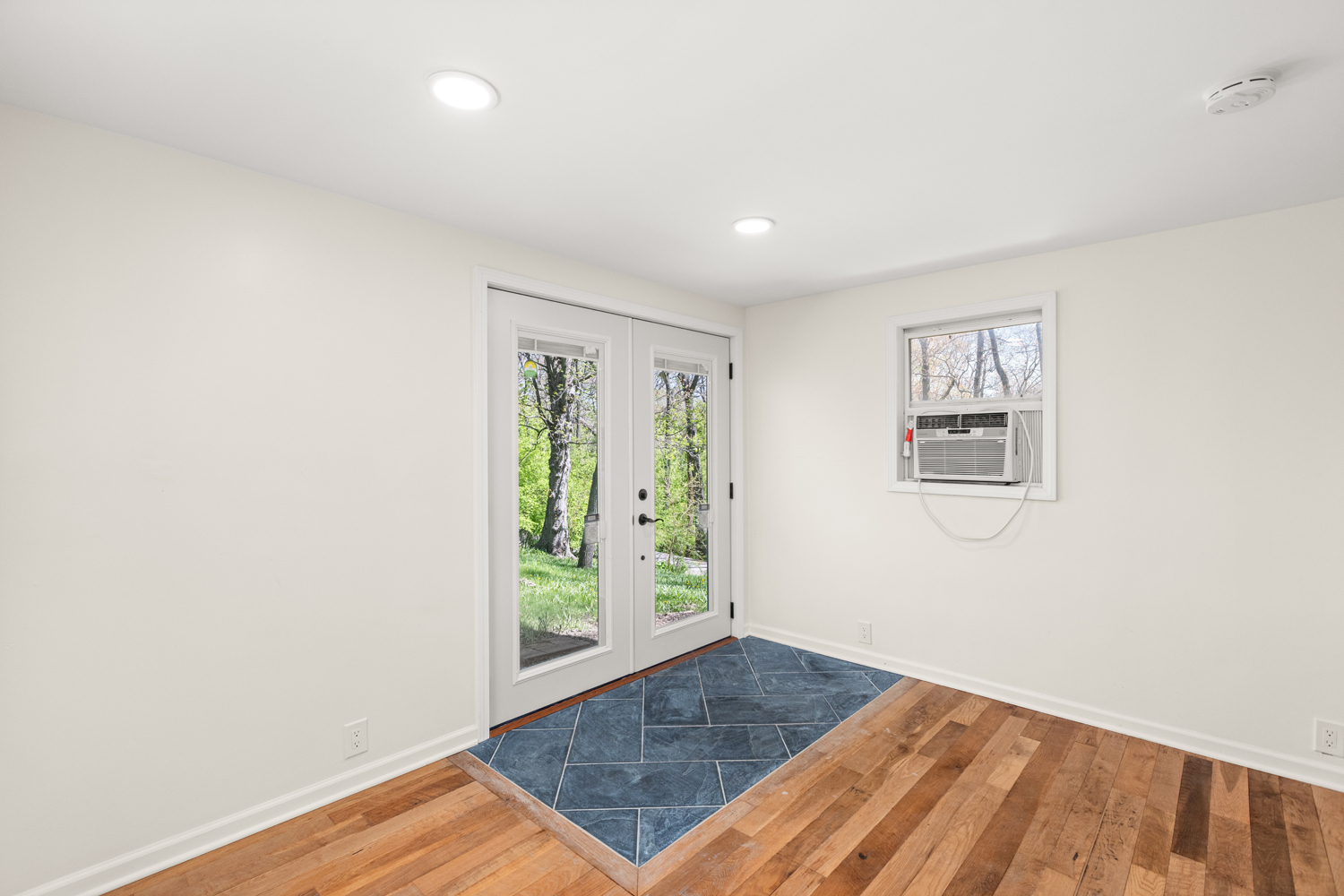 1010 Osage Drive, McHenry, IL 60051