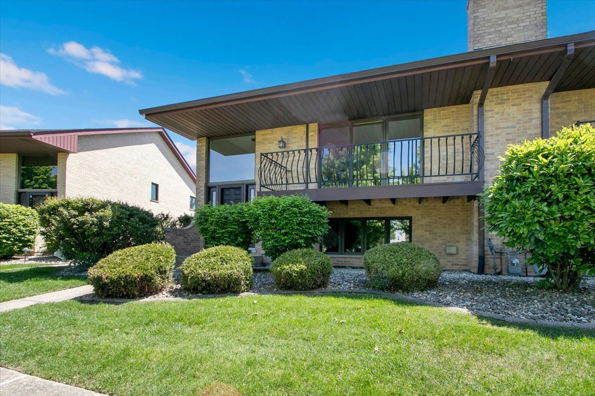 16110 Pine Drive, Tinley Park, IL 60477