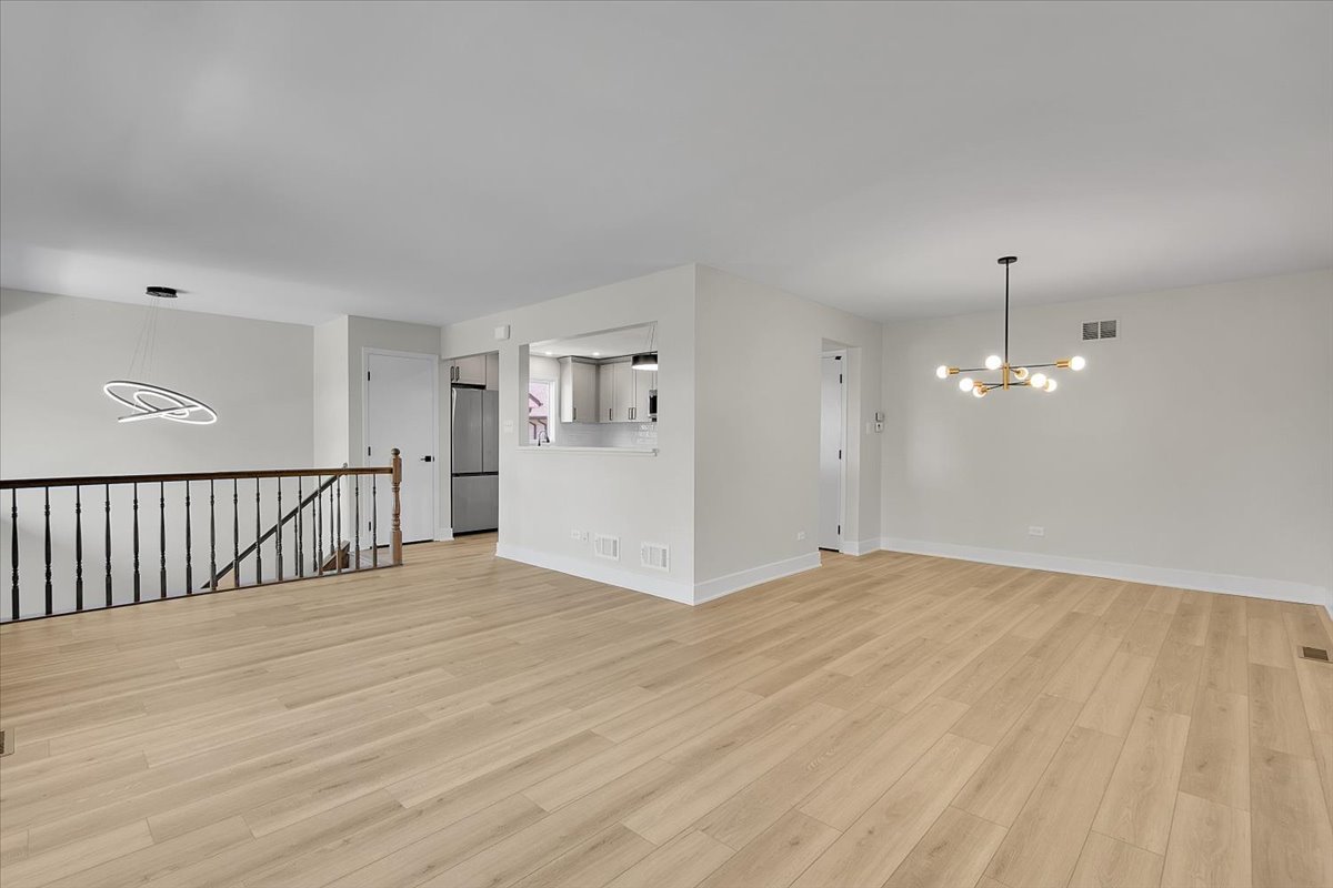 16110 Pine Drive, Tinley Park, IL 60477