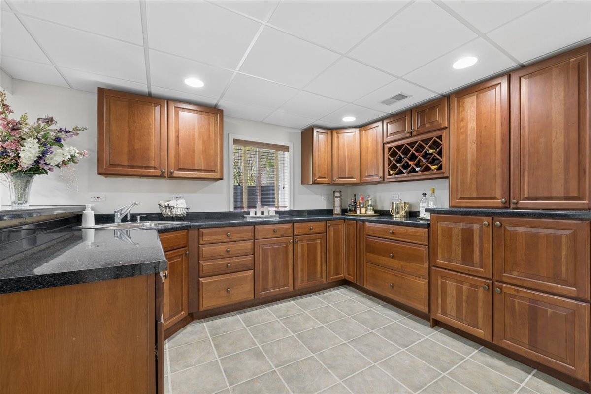 2119 W Thornwood Drive, South Elgin, IL 60177