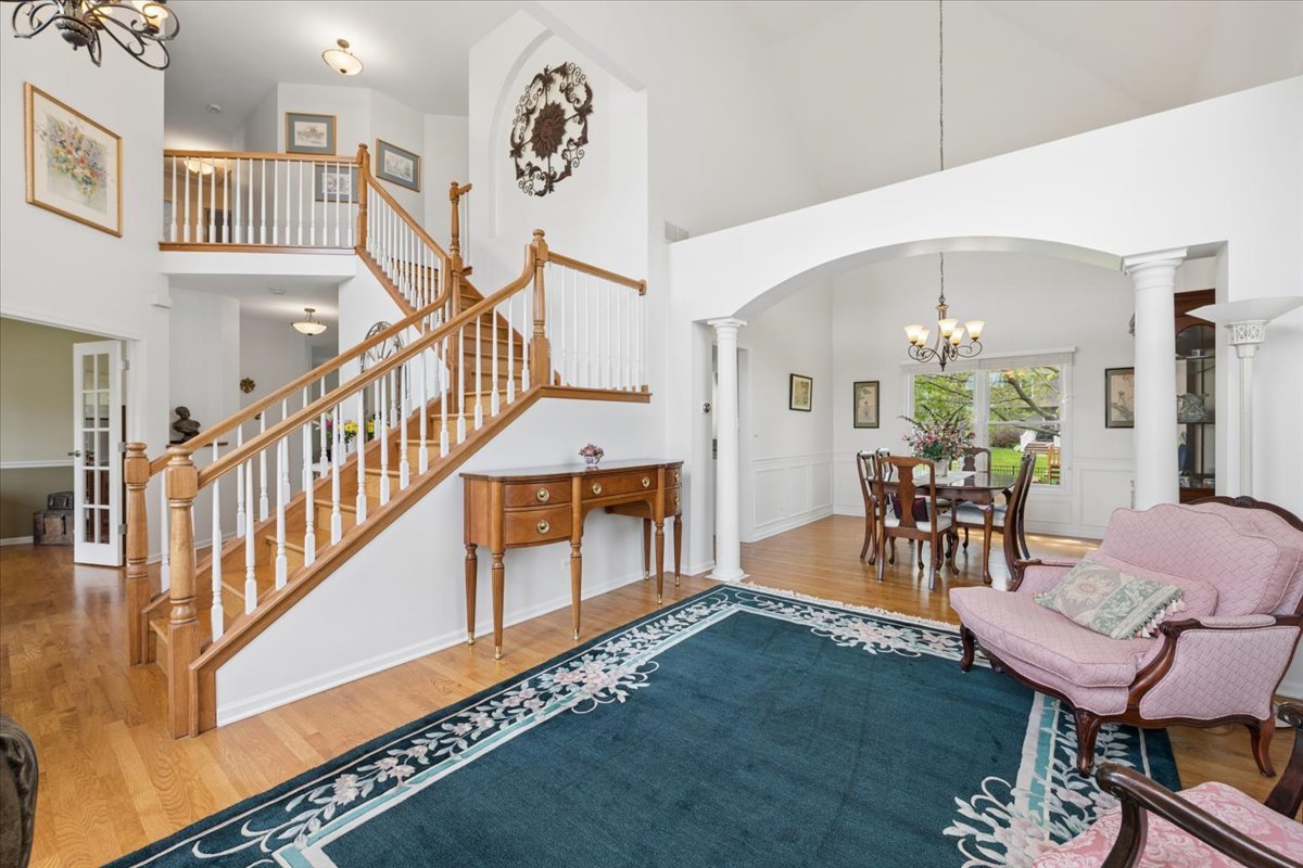 2119 W Thornwood Drive, South Elgin, IL 60177