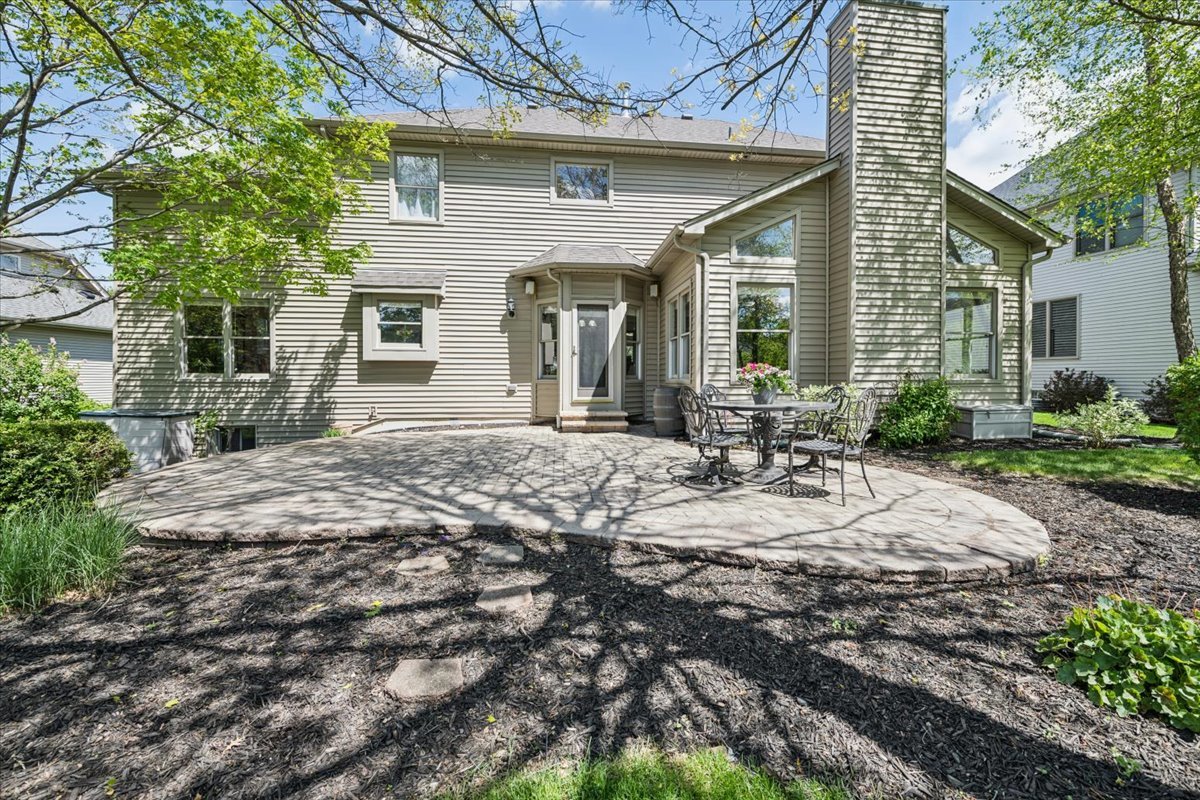 2119 W Thornwood Drive, South Elgin, IL 60177