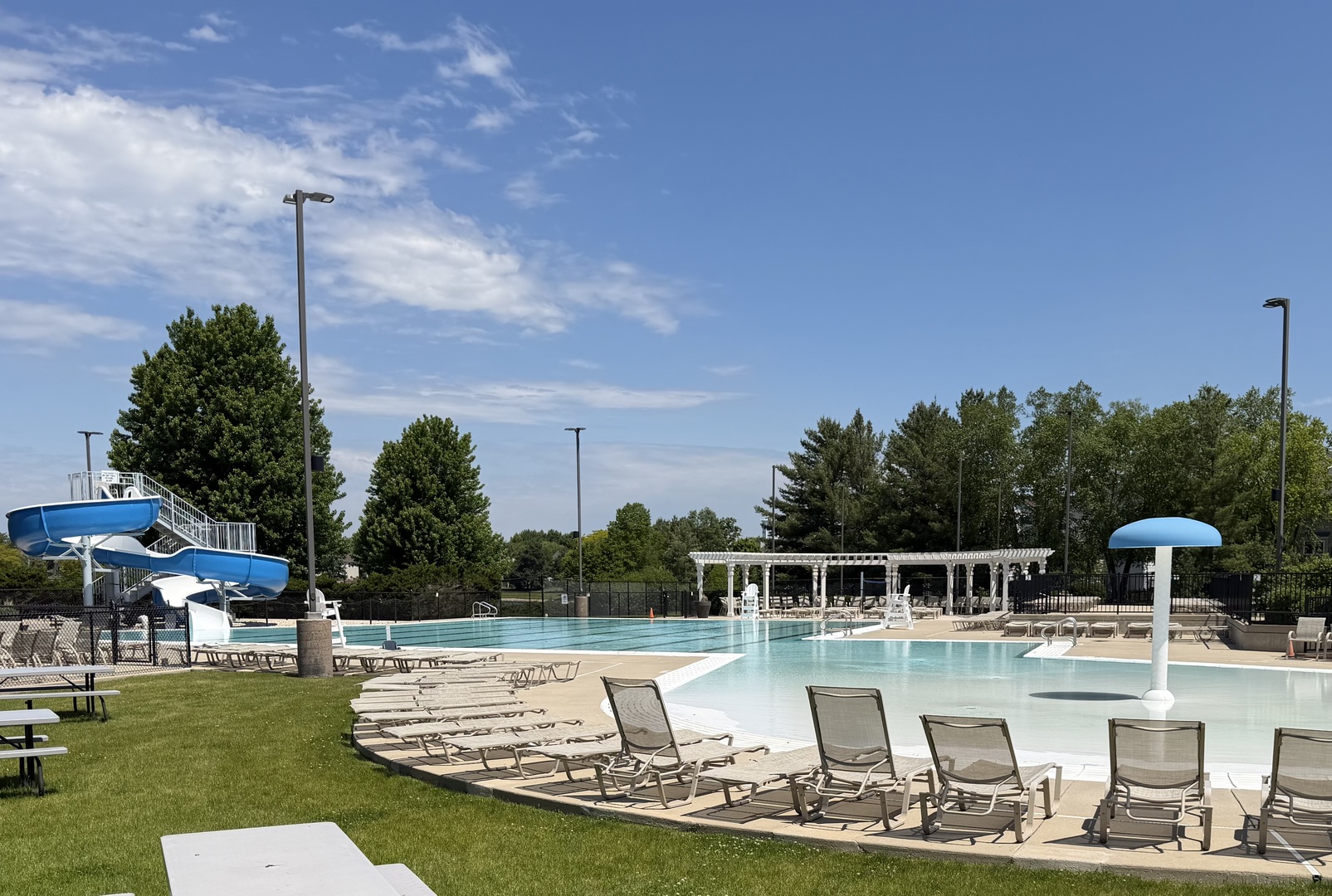 2119 W Thornwood Drive, South Elgin, IL 60177