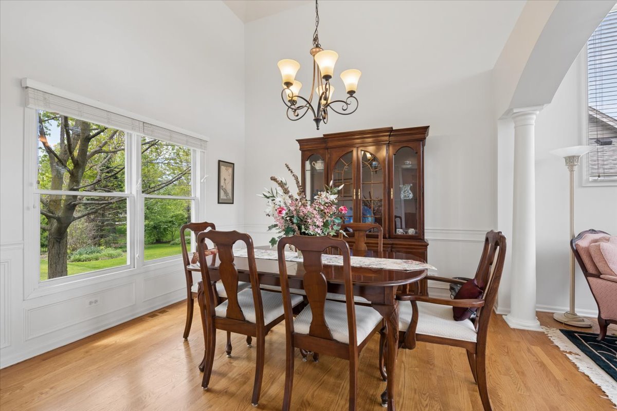 2119 W Thornwood Drive, South Elgin, IL 60177