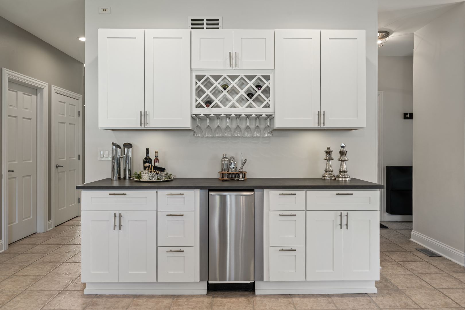 986 E Red Oak Street, Addison, IL 60101