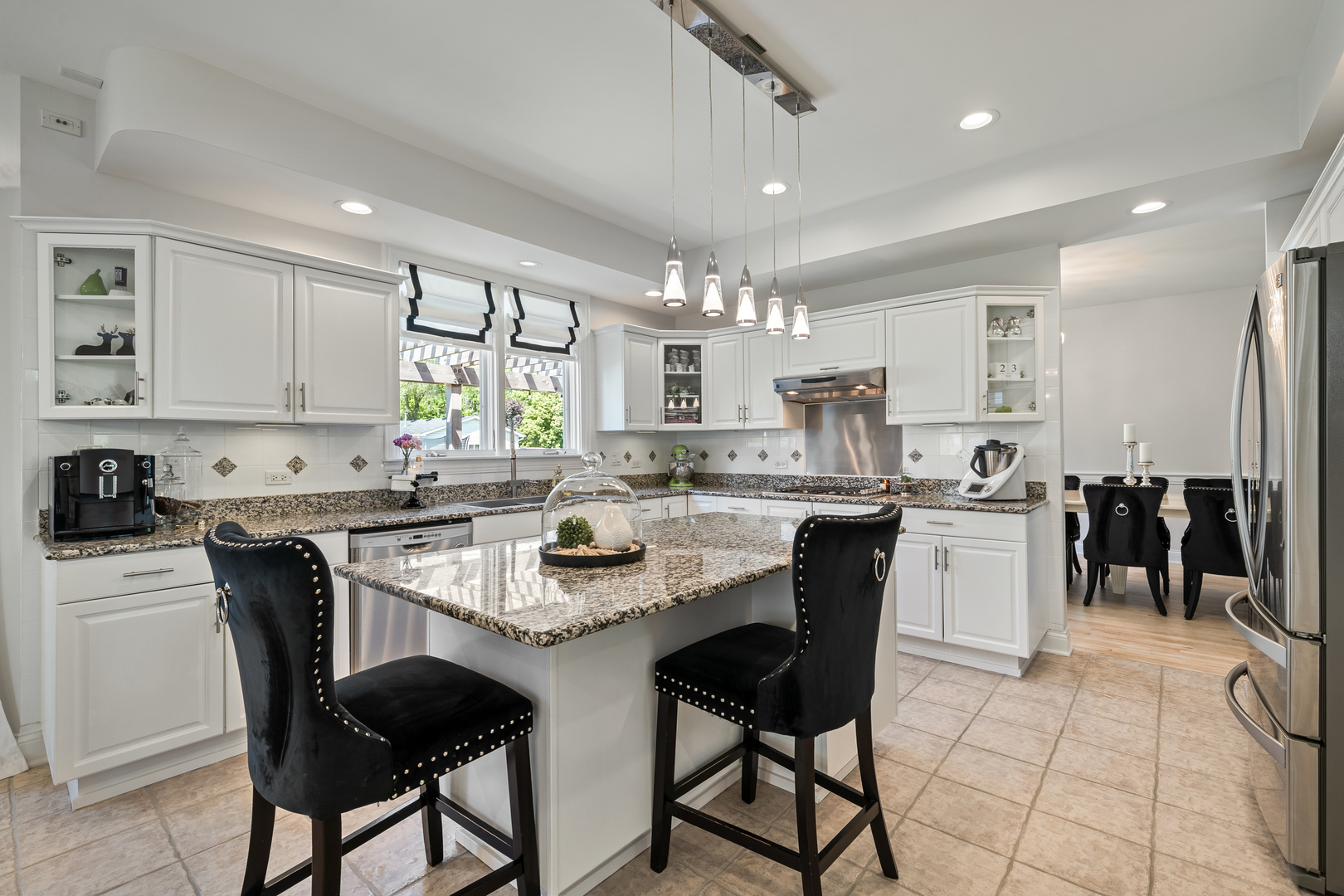 986 E Red Oak Street, Addison, IL 60101