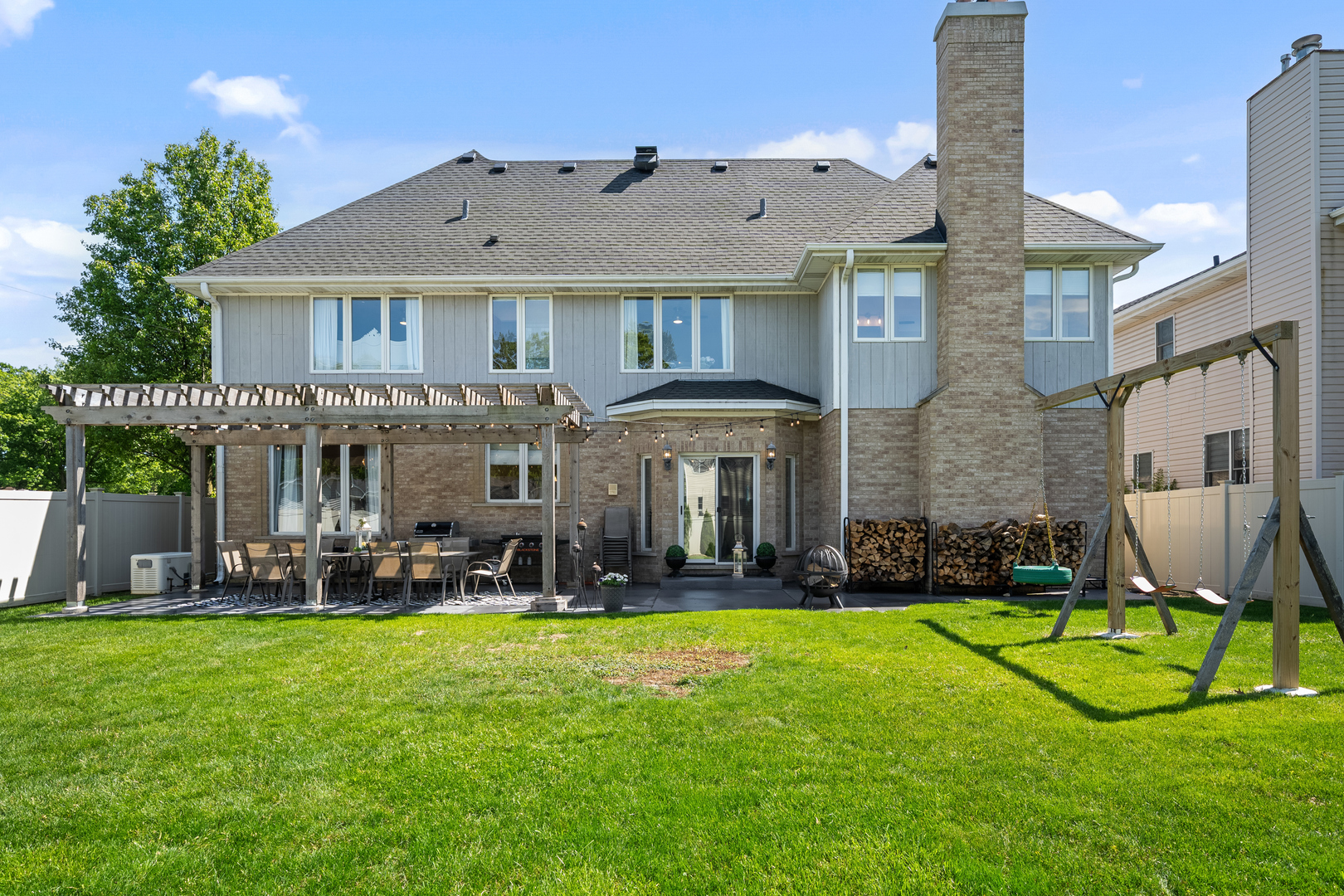 986 E Red Oak Street, Addison, IL 60101