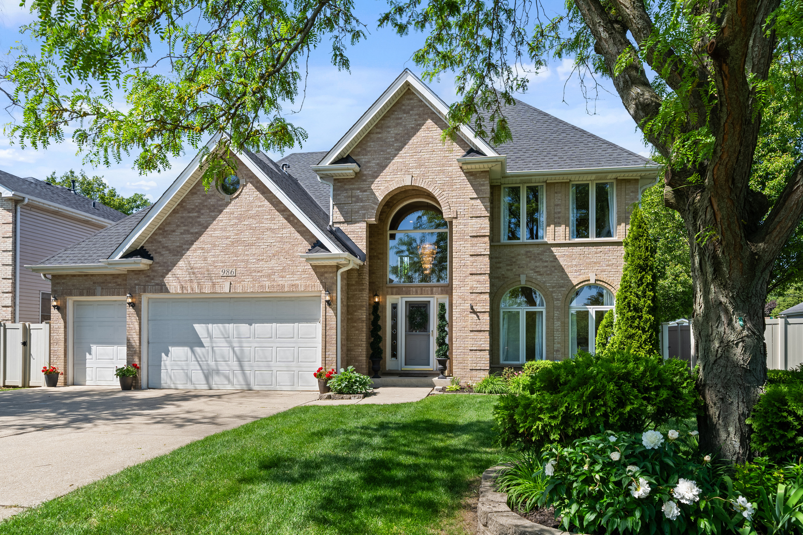 986 E Red Oak Street, Addison, IL 60101
