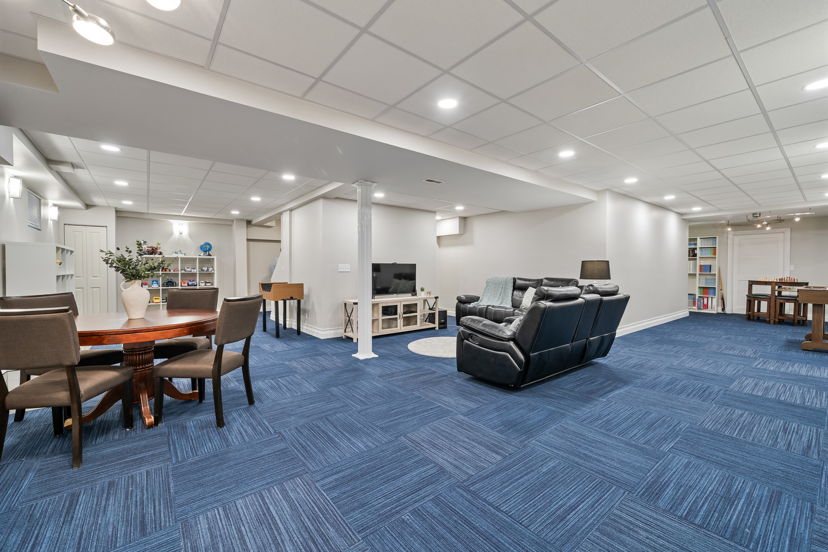 986 E Red Oak Street, Addison, IL 60101