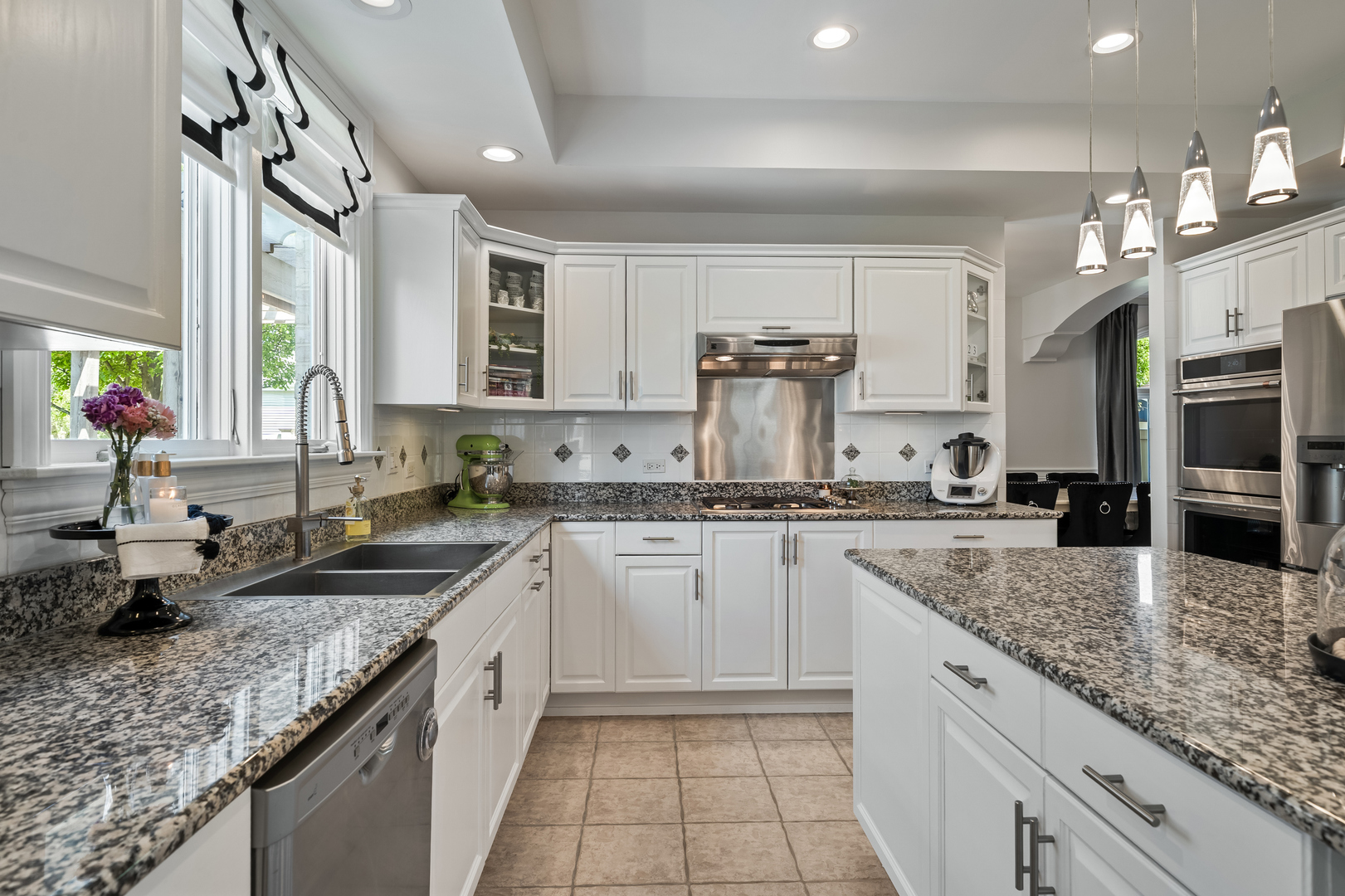 986 E Red Oak Street, Addison, IL 60101