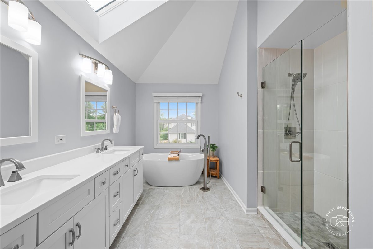 202 Windsor Circle, St. Charles, IL 60175