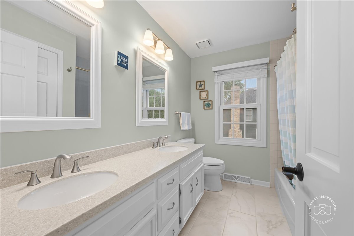 202 Windsor Circle, St. Charles, IL 60175