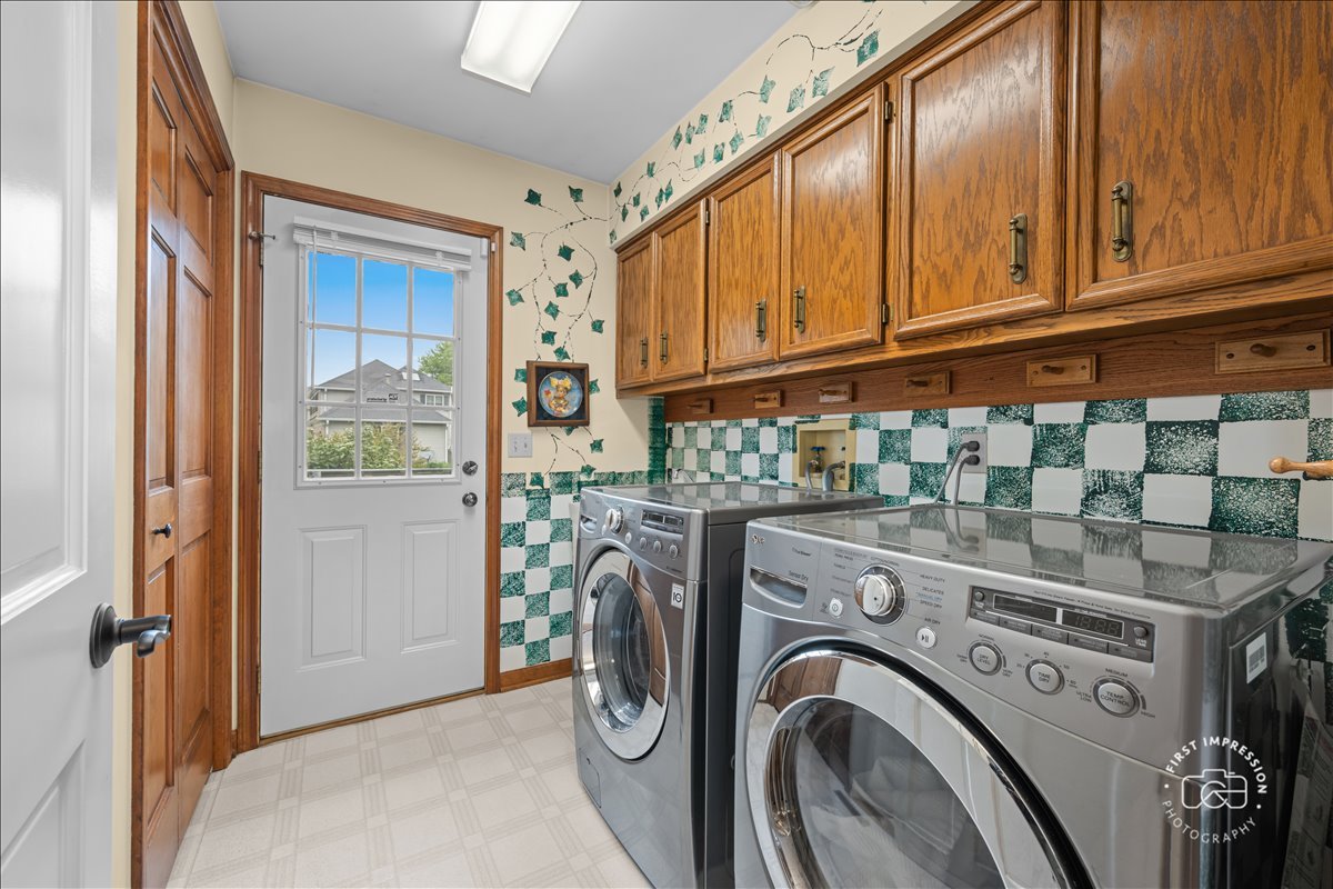 202 Windsor Circle, St. Charles, IL 60175