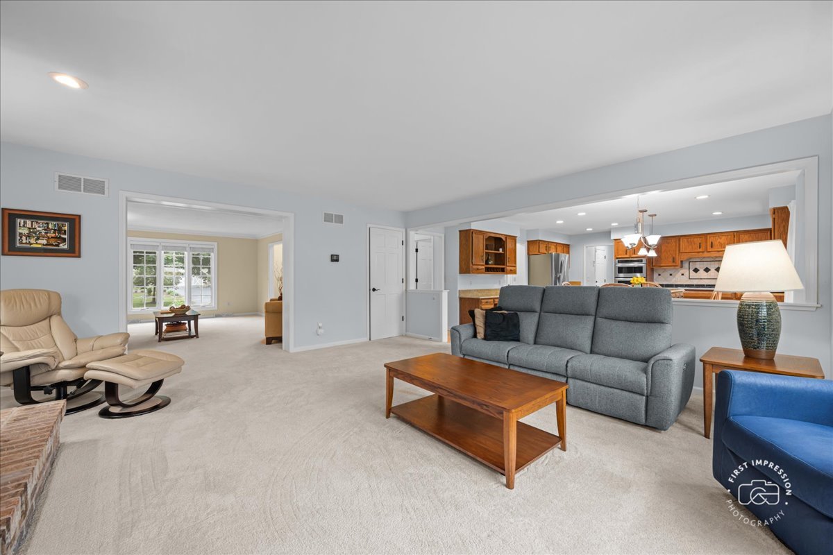 202 Windsor Circle, St. Charles, IL 60175
