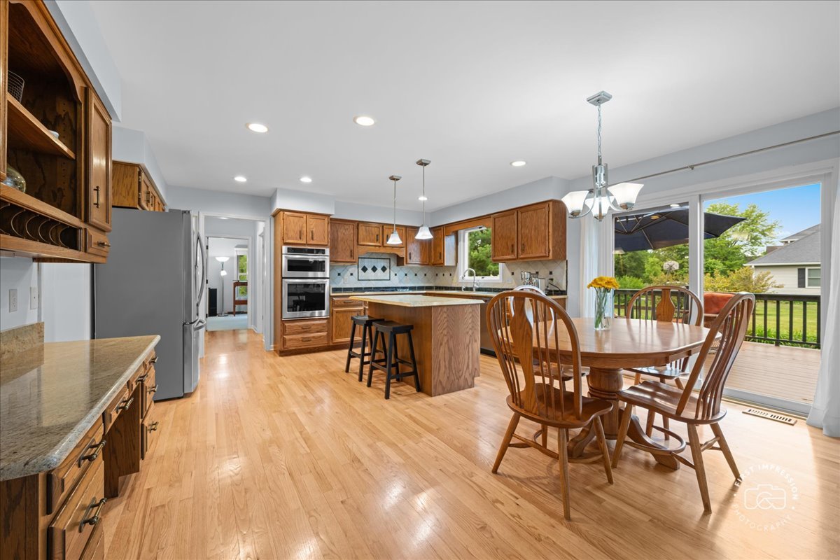 202 Windsor Circle, St. Charles, IL 60175