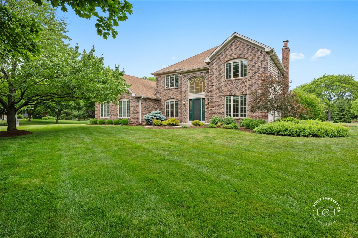 202 Windsor Circle, St. Charles, IL 60175